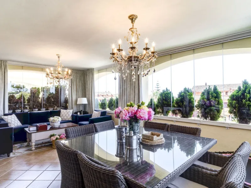 Luxury Duplex Penthouse for Sale in Bahia de Marbella – Exceptional Space, Luxury Fittings, and Unbeatable Location.