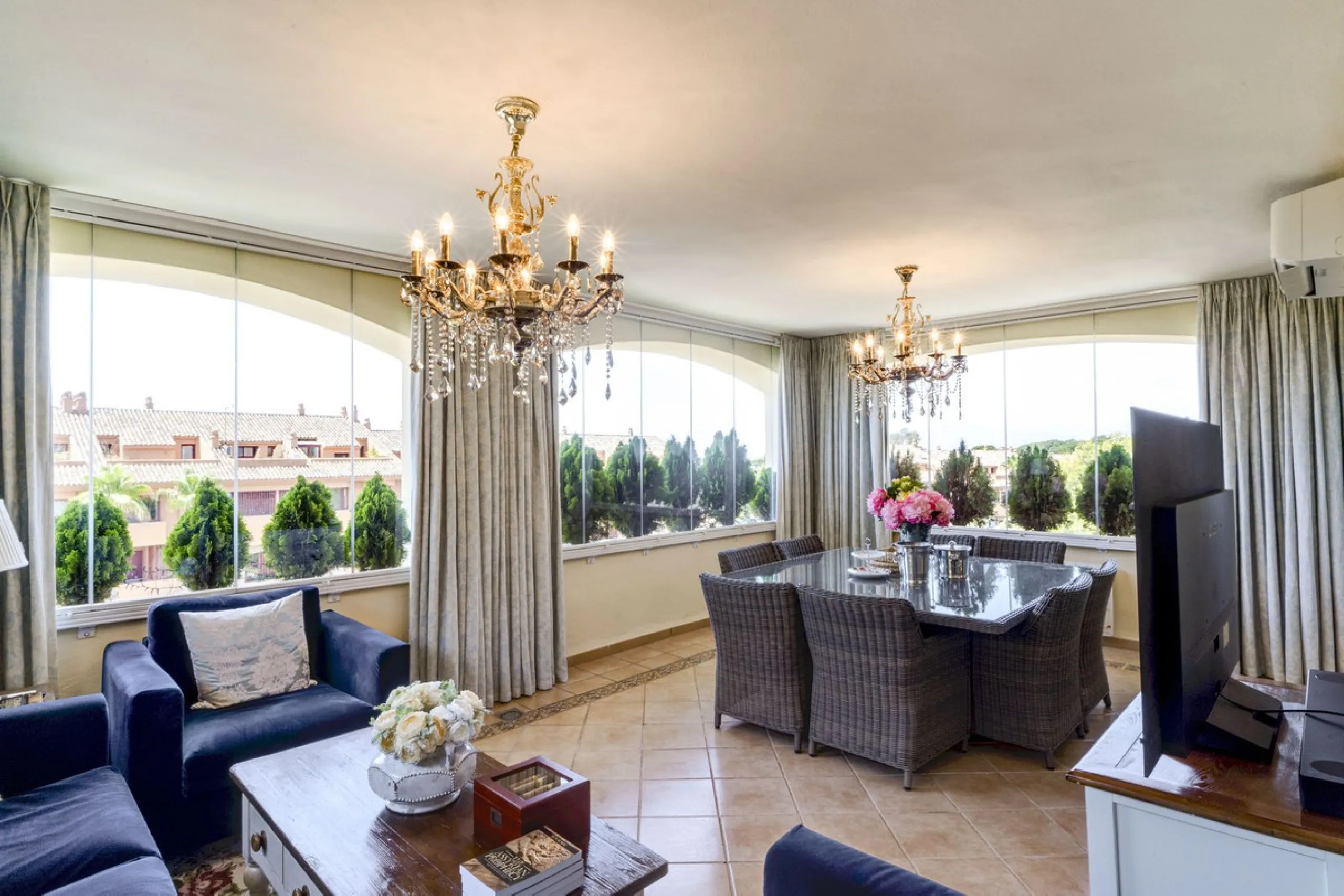 Luxury Duplex Penthouse for Sale in Bahia de Marbella – Exceptional Space, Luxury Fittings, and Unbeatable Location.