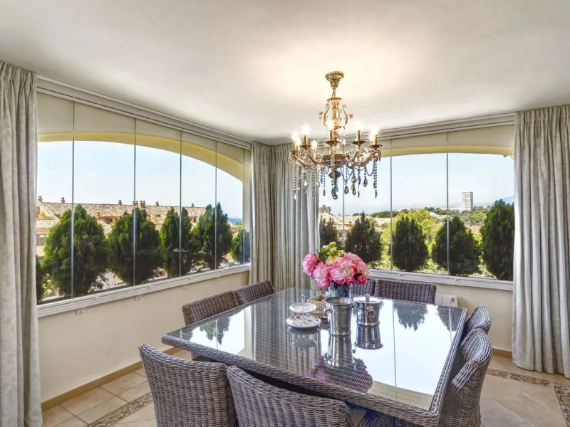 Luxury Duplex Penthouse for Sale in Bahia de Marbella – Exceptional Space, Luxury Fittings, and Unbeatable Location.