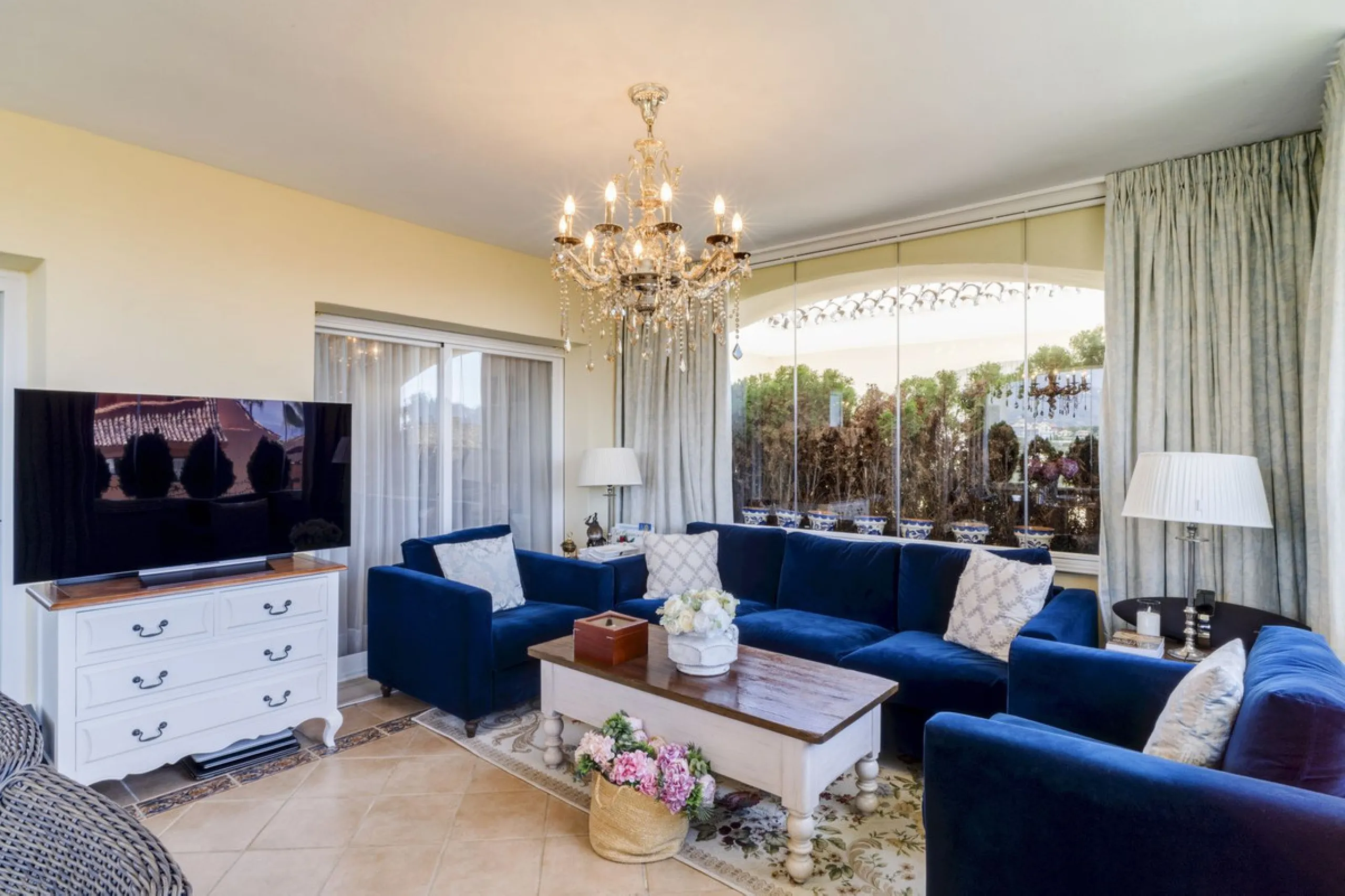 Luxury Duplex Penthouse for Sale in Bahia de Marbella – Exceptional Space, Luxury Fittings, and Unbeatable Location.