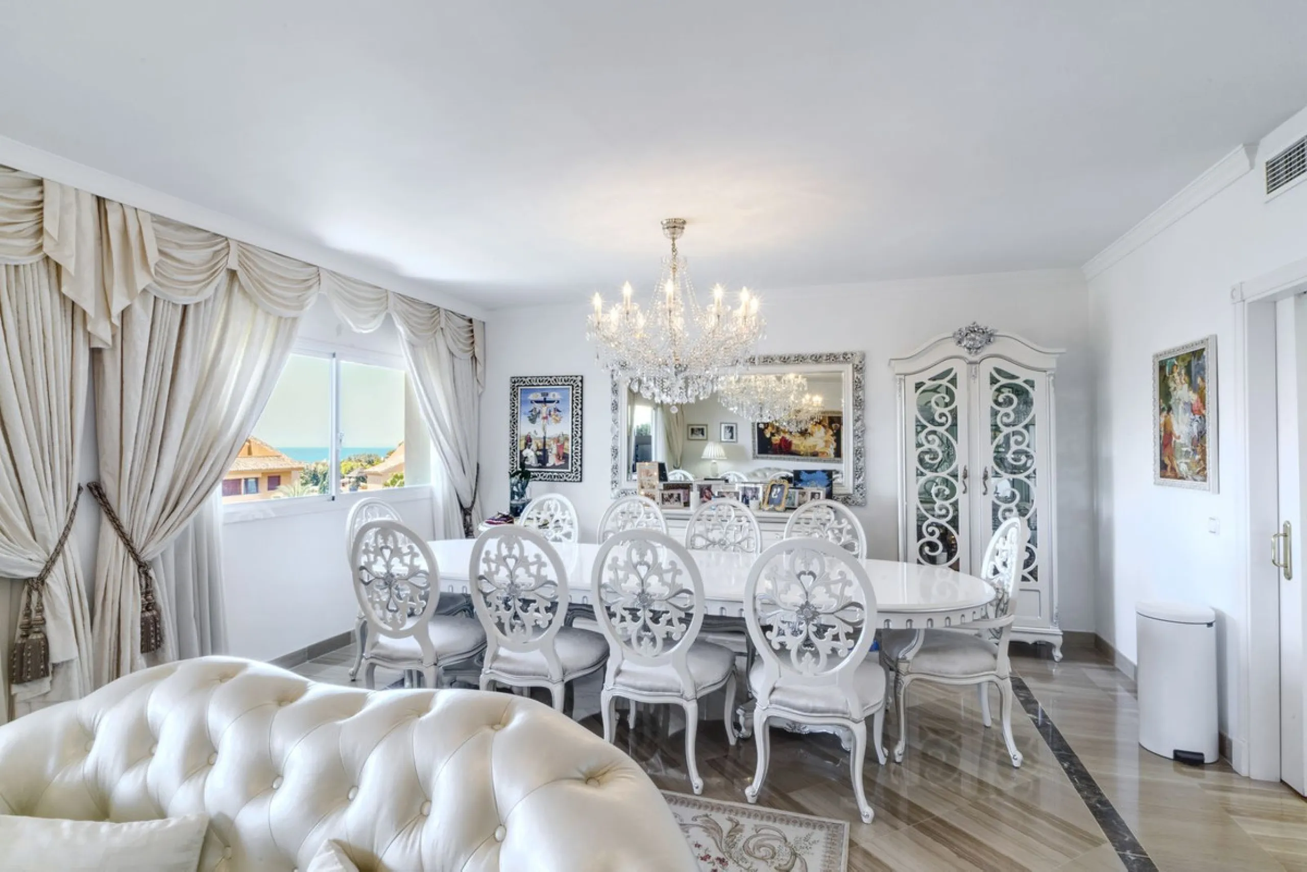 Luxury Duplex Penthouse for Sale in Bahia de Marbella – Exceptional Space, Luxury Fittings, and Unbeatable Location.