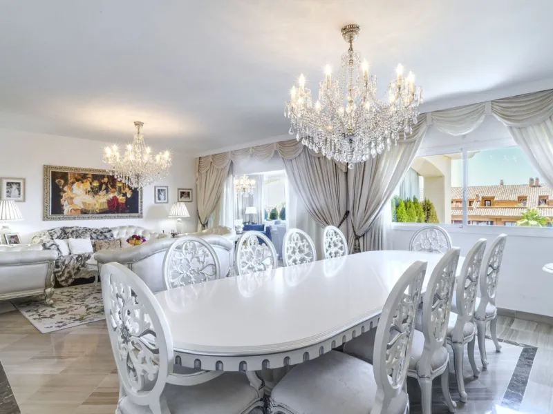 Luxury Duplex Penthouse for Sale in Bahia de Marbella – Exceptional Space, Luxury Fittings, and Unbeatable Location.