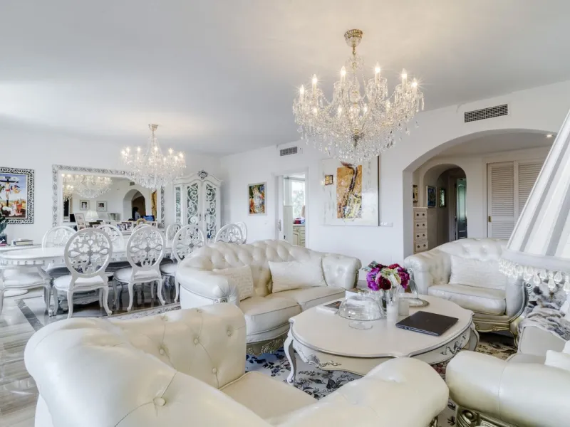 Luxury Duplex Penthouse for Sale in Bahia de Marbella – Exceptional Space, Luxury Fittings, and Unbeatable Location.