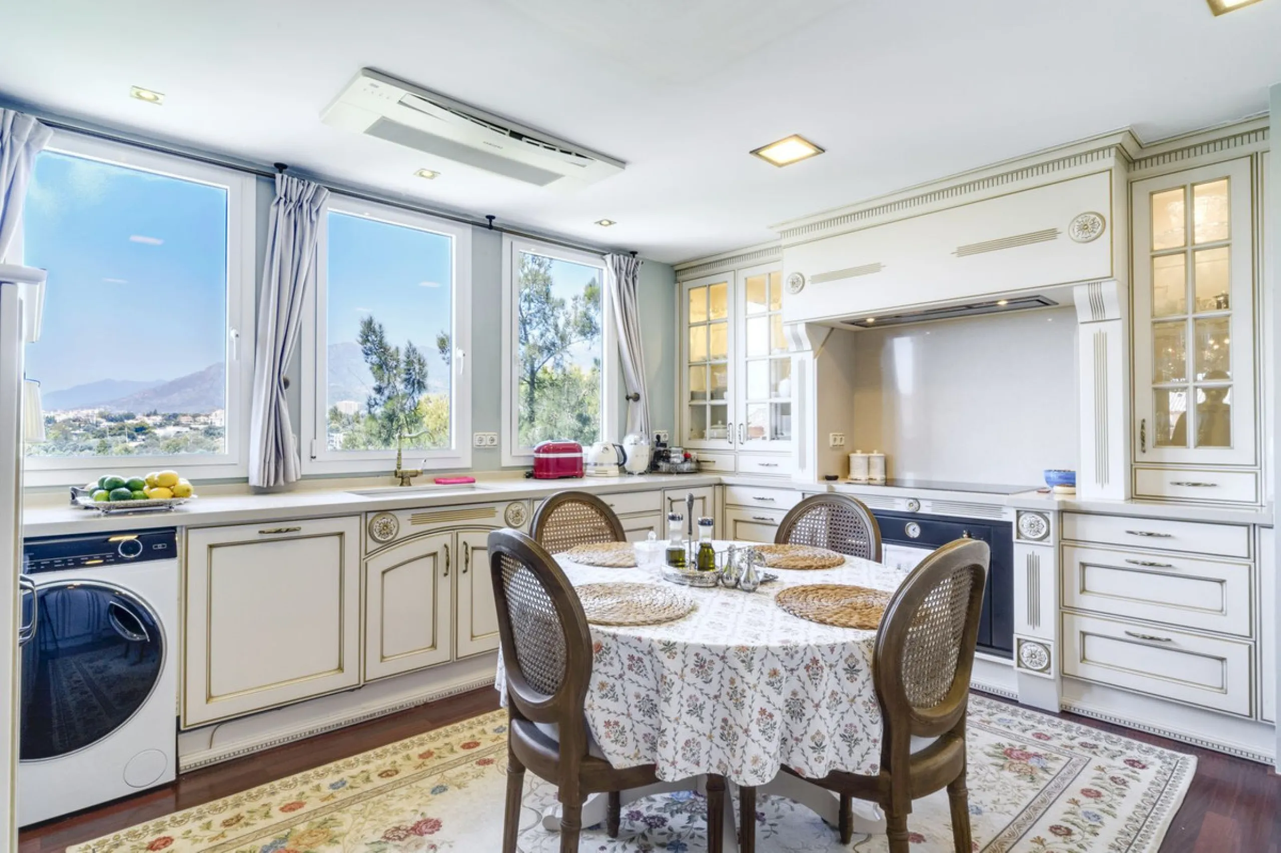 Luxury Duplex Penthouse for Sale in Bahia de Marbella – Exceptional Space, Luxury Fittings, and Unbeatable Location.
