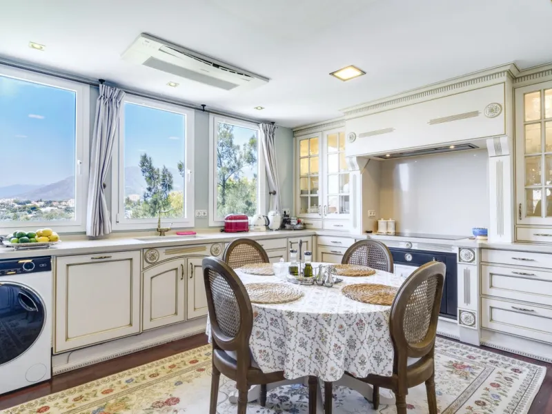 Luxury Duplex Penthouse for Sale in Bahia de Marbella – Exceptional Space, Luxury Fittings, and Unbeatable Location.