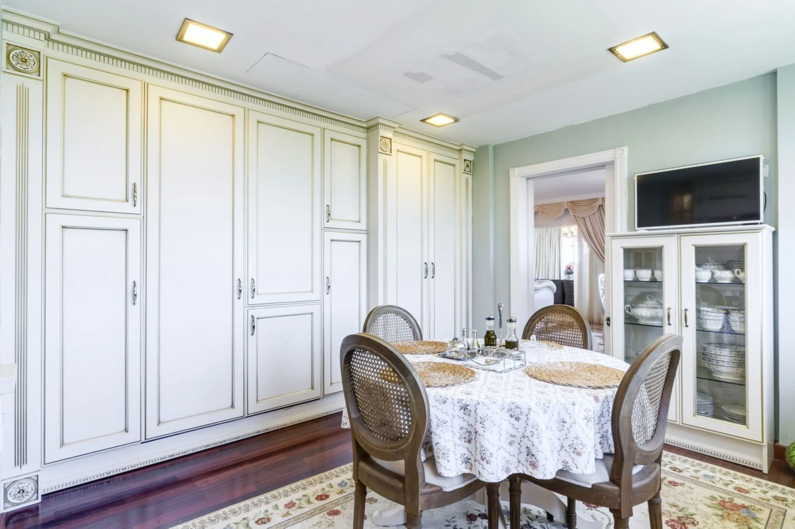 Luxury Duplex Penthouse for Sale in Bahia de Marbella – Exceptional Space, Luxury Fittings, and Unbeatable Location.