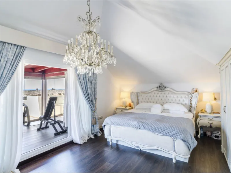 Luxury Duplex Penthouse for Sale in Bahia de Marbella – Exceptional Space, Luxury Fittings, and Unbeatable Location.
