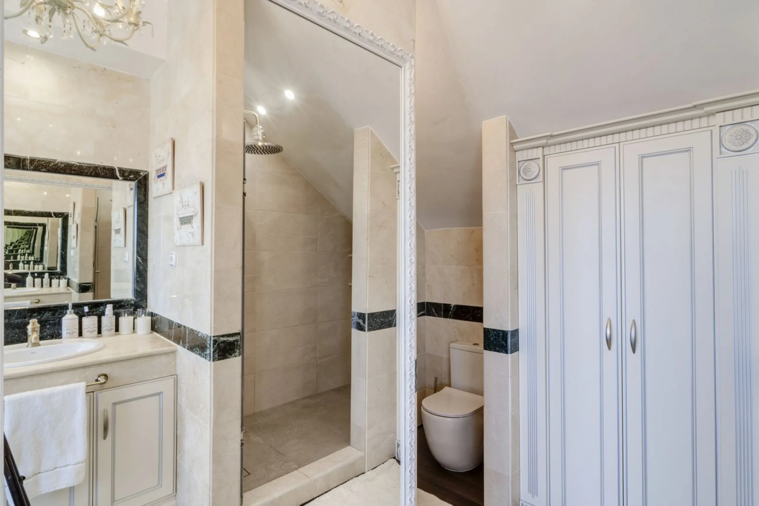 Luxury Duplex Penthouse for Sale in Bahia de Marbella – Exceptional Space, Luxury Fittings, and Unbeatable Location.