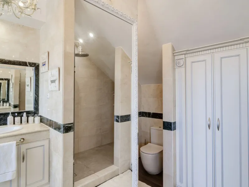 Luxury Duplex Penthouse for Sale in Bahia de Marbella – Exceptional Space, Luxury Fittings, and Unbeatable Location.