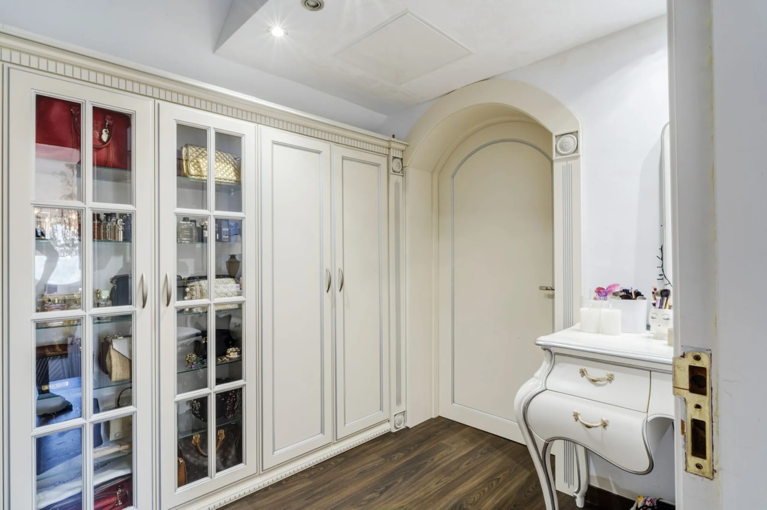 Luxury Duplex Penthouse for Sale in Bahia de Marbella – Exceptional Space, Luxury Fittings, and Unbeatable Location.