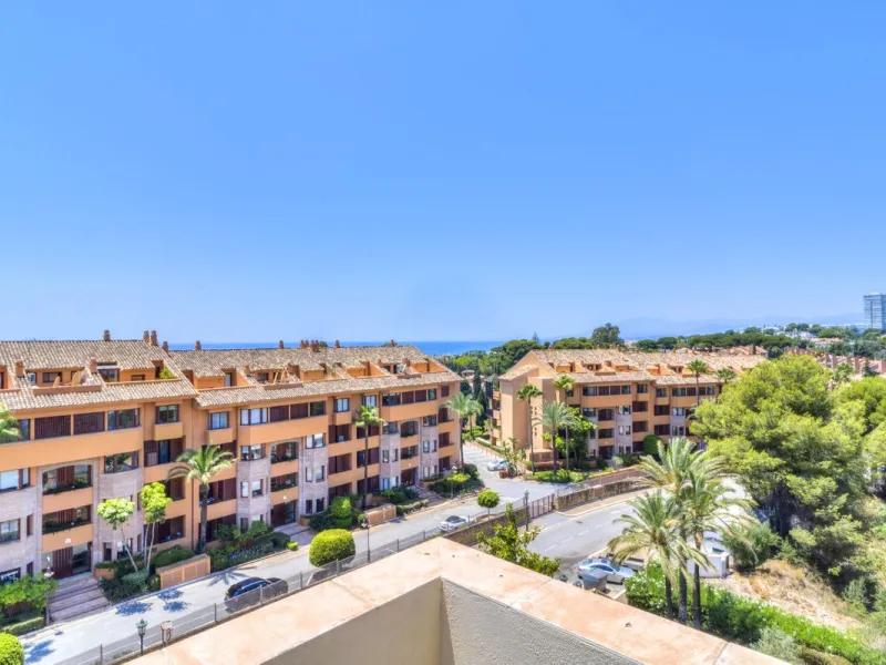 Luxury Duplex Penthouse for Sale in Bahia de Marbella – Exceptional Space, Luxury Fittings, and Unbeatable Location.