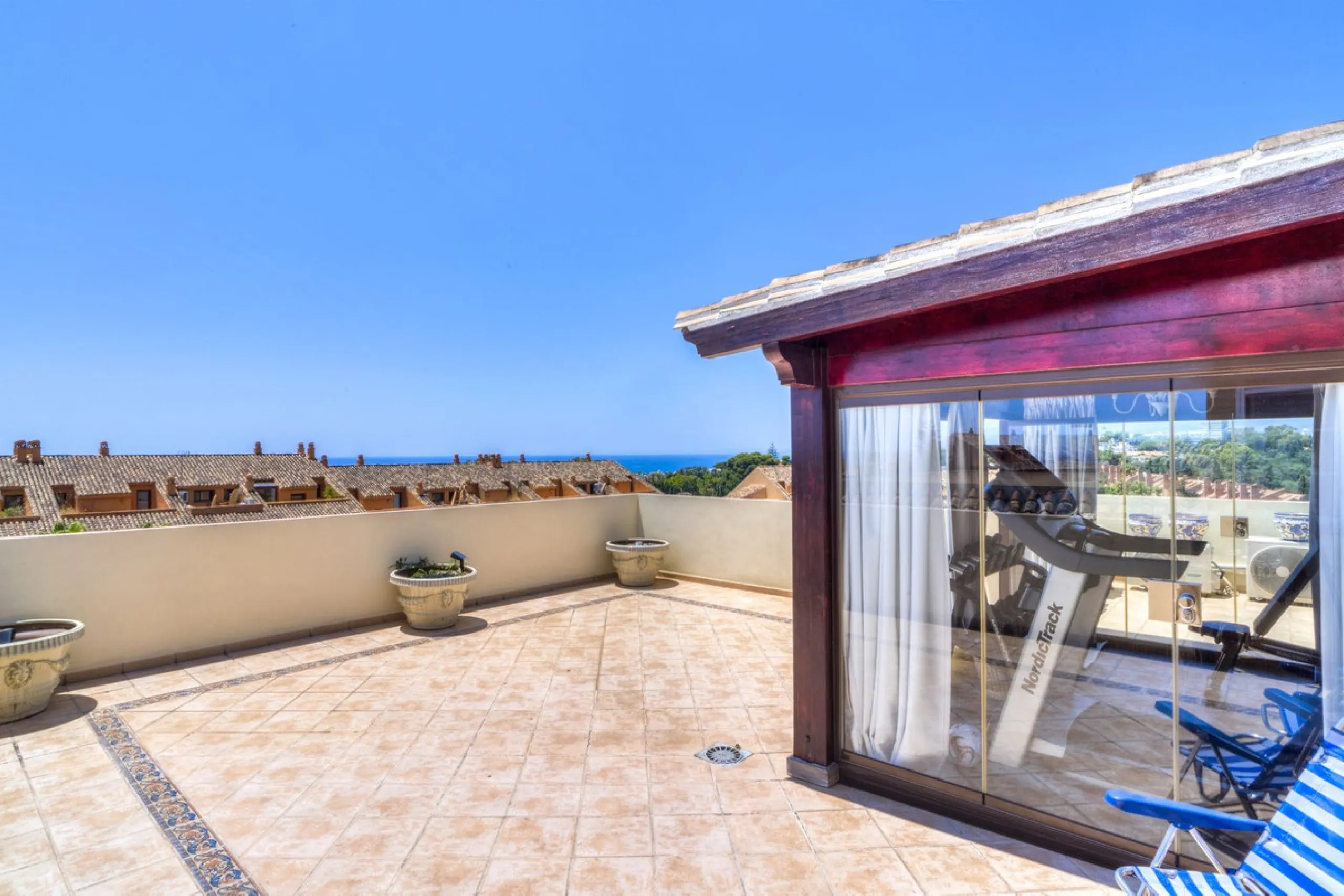 Luxury Duplex Penthouse for Sale in Bahia de Marbella – Exceptional Space, Luxury Fittings, and Unbeatable Location.