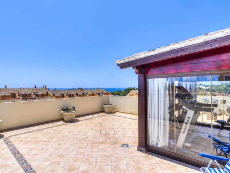 Luxury Duplex Penthouse for Sale in Bahia de Marbella – Exceptional Space, Luxury Fittings, and Unbeatable Location.