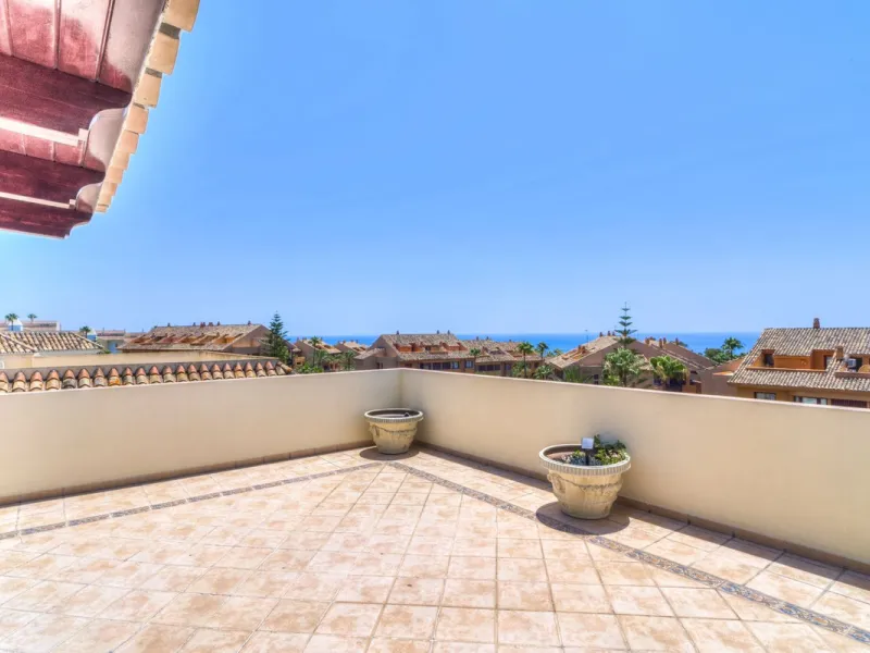 Luxury Duplex Penthouse for Sale in Bahia de Marbella – Exceptional Space, Luxury Fittings, and Unbeatable Location.