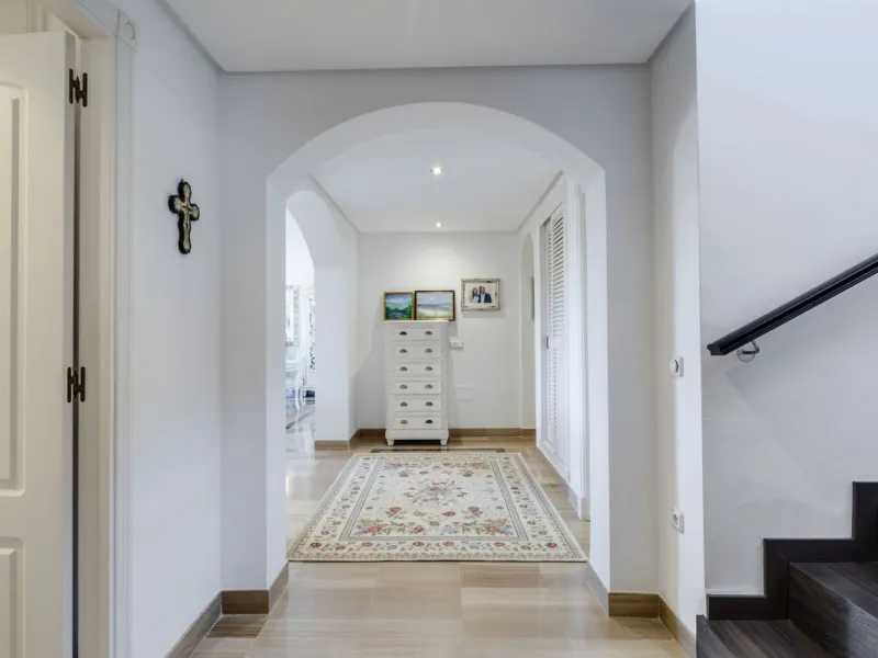 Luxury Duplex Penthouse for Sale in Bahia de Marbella – Exceptional Space, Luxury Fittings, and Unbeatable Location.