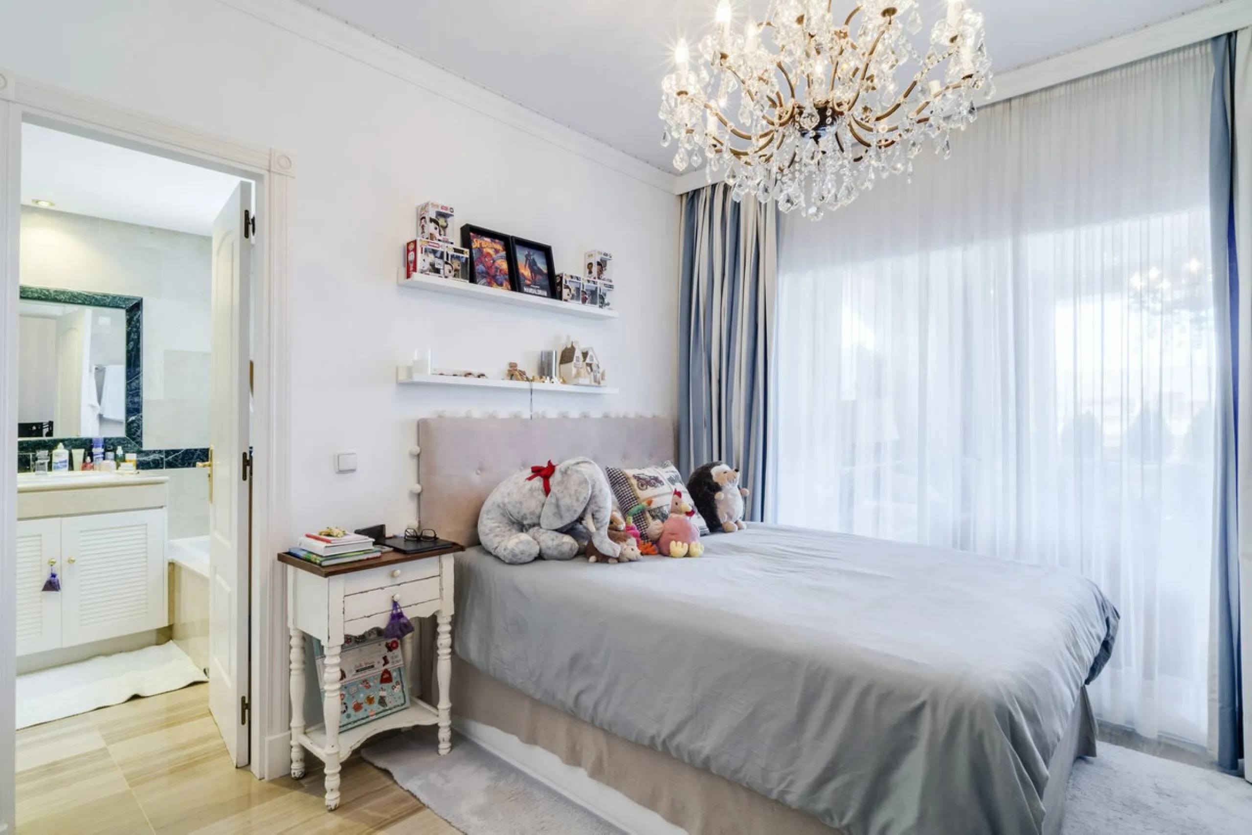 Luxury Duplex Penthouse for Sale in Bahia de Marbella – Exceptional Space, Luxury Fittings, and Unbeatable Location.
