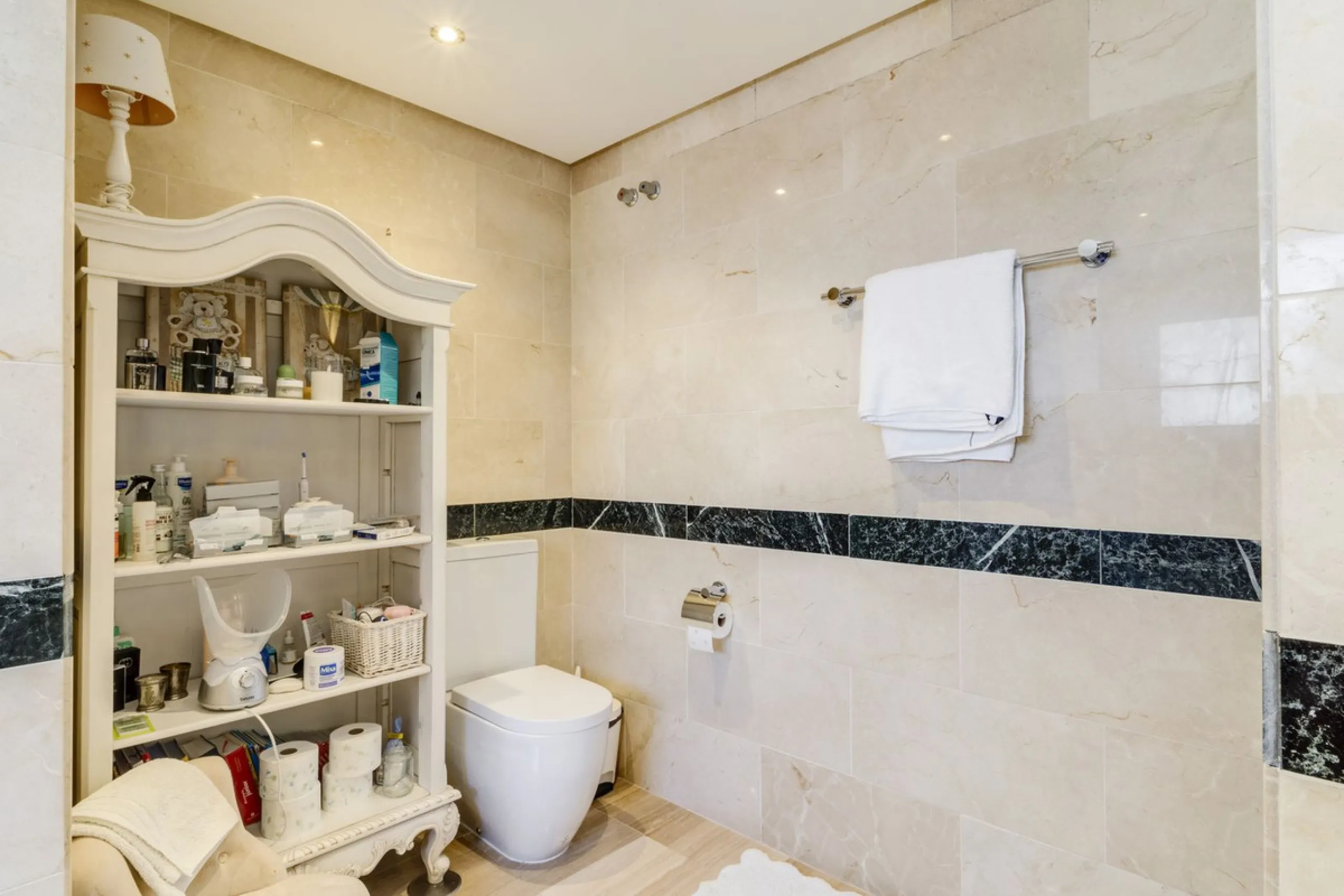 Luxury Duplex Penthouse for Sale in Bahia de Marbella – Exceptional Space, Luxury Fittings, and Unbeatable Location.