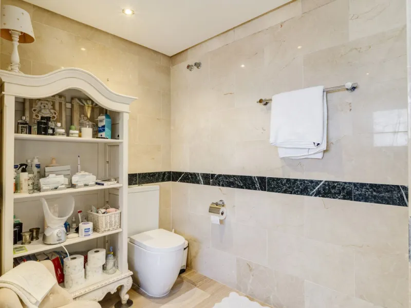 Luxury Duplex Penthouse for Sale in Bahia de Marbella – Exceptional Space, Luxury Fittings, and Unbeatable Location.