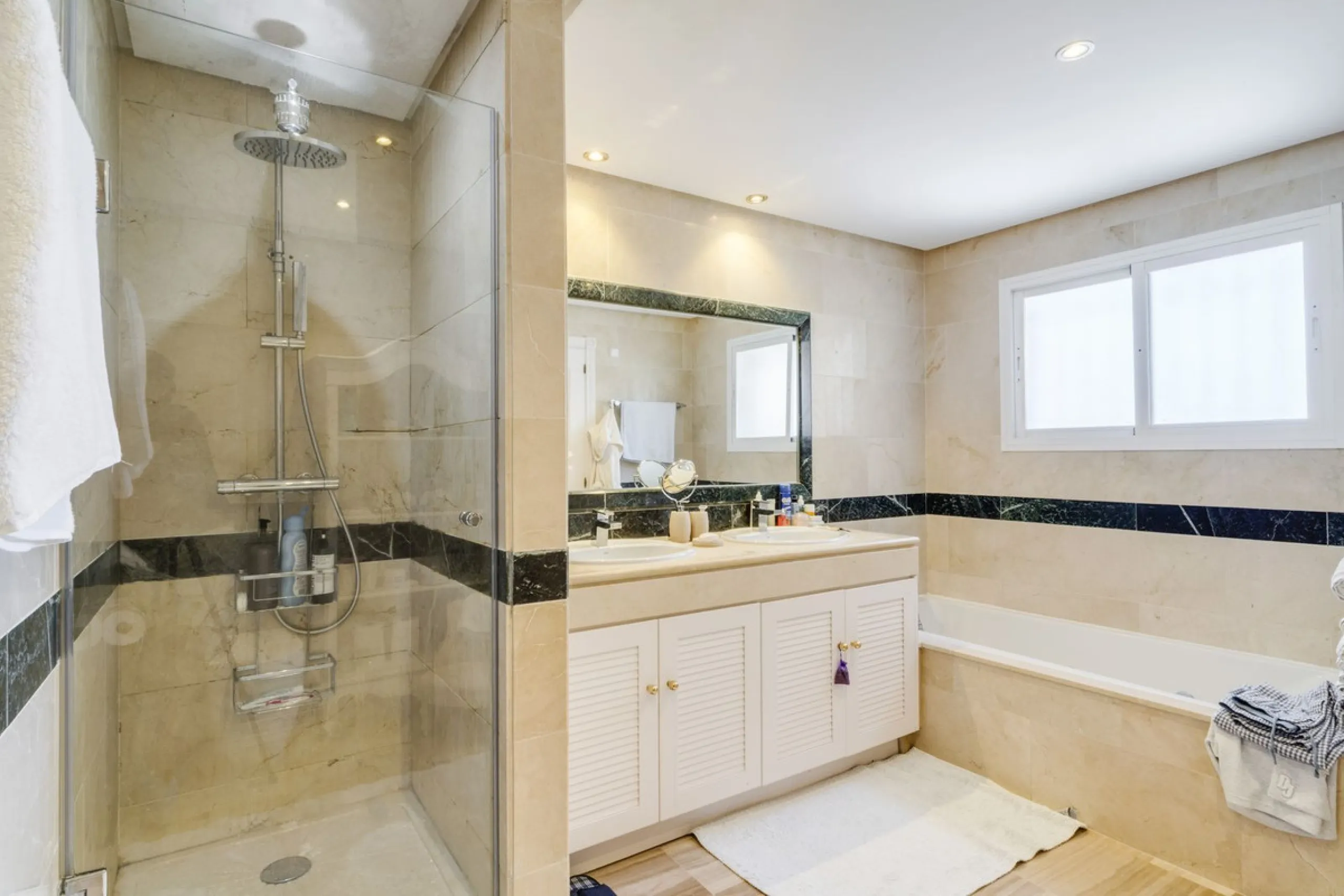 Luxury Duplex Penthouse for Sale in Bahia de Marbella – Exceptional Space, Luxury Fittings, and Unbeatable Location.