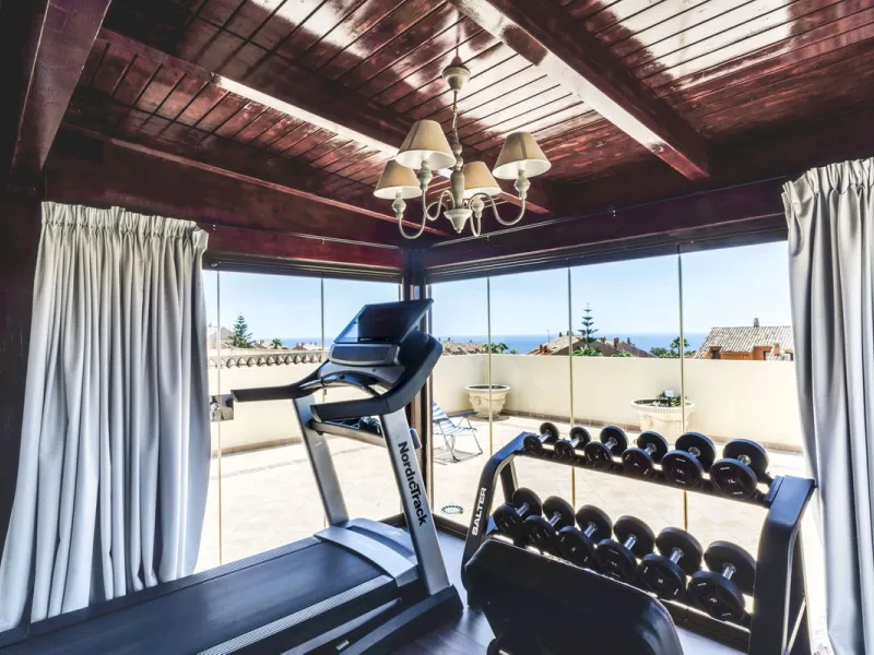 Luxury Duplex Penthouse for Sale in Bahia de Marbella – Exceptional Space, Luxury Fittings, and Unbeatable Location.