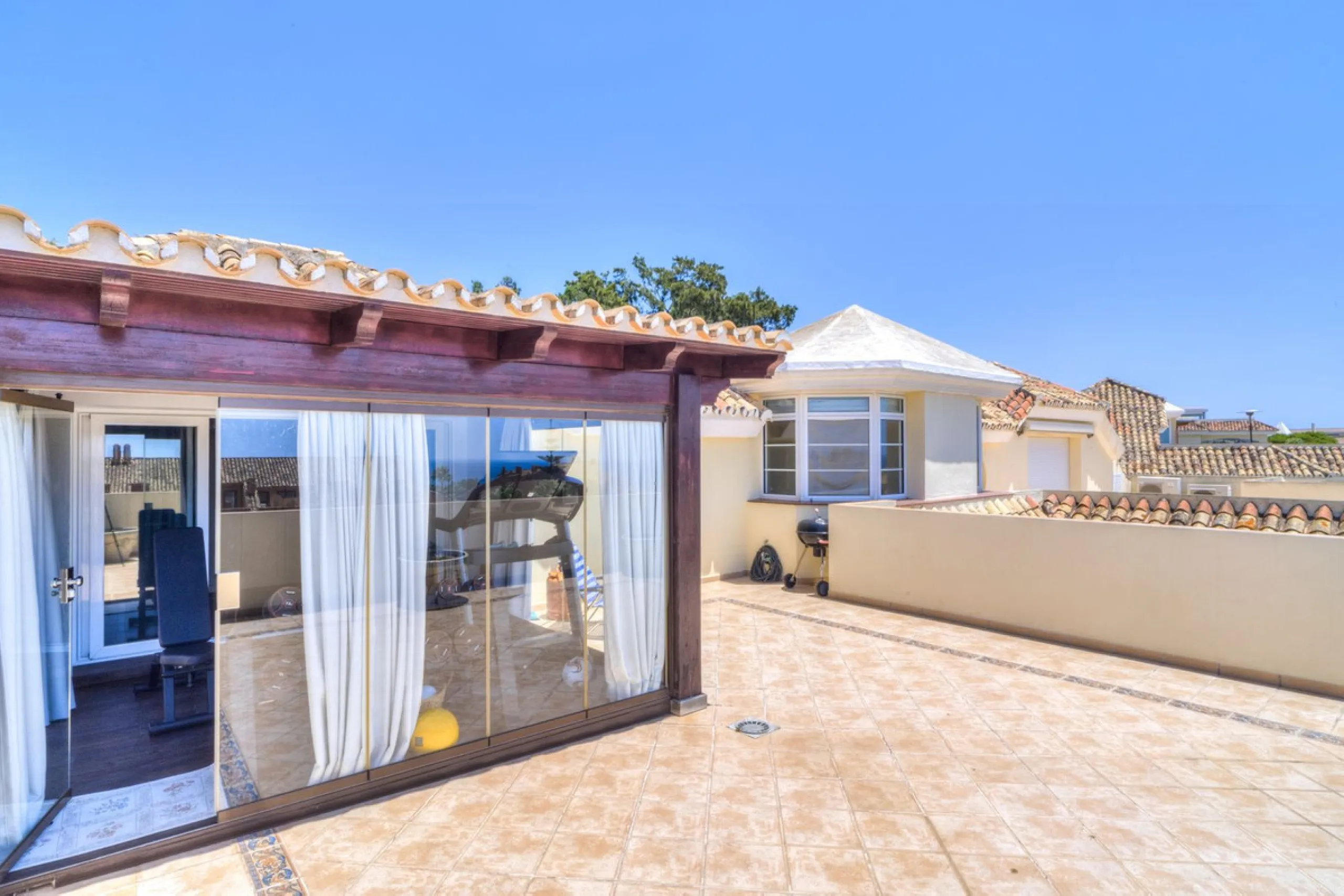 Luxury Duplex Penthouse for Sale in Bahia de Marbella – Exceptional Space, Luxury Fittings, and Unbeatable Location.
