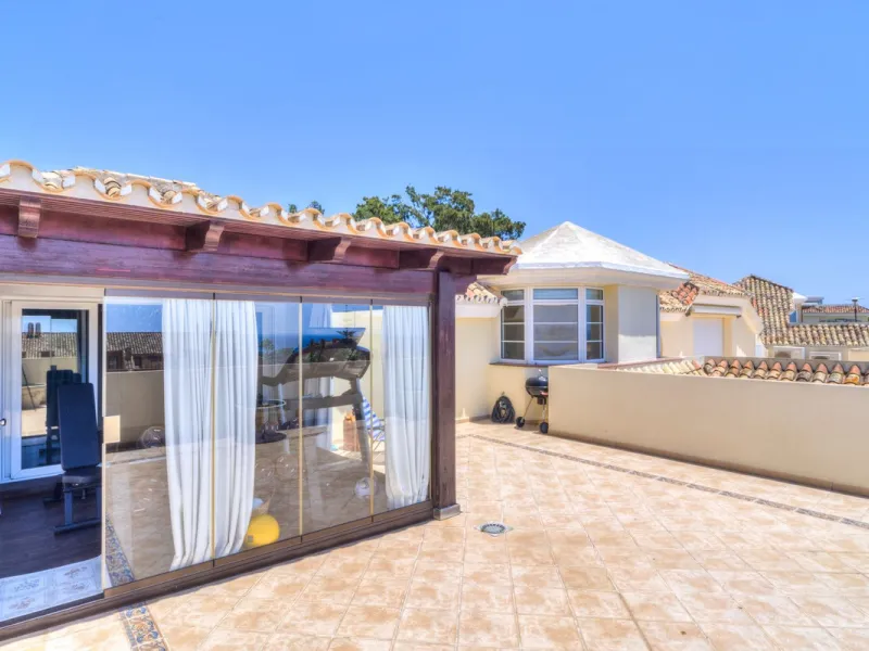 Luxury Duplex Penthouse for Sale in Bahia de Marbella – Exceptional Space, Luxury Fittings, and Unbeatable Location.