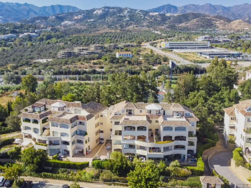 Luxury Duplex Penthouse for Sale in Bahia de Marbella – Exceptional Space, Luxury Fittings, and Unbeatable Location.