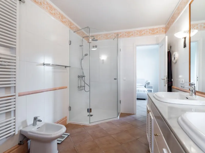 Las Buganvillas — это уютный жилой комплекс в самом сердце урбанизации La Mairena. Окружённый природой и с захватывающими видами, этот апартамент станет отличным выбором для тех, кто ищет тишину и спокойствие