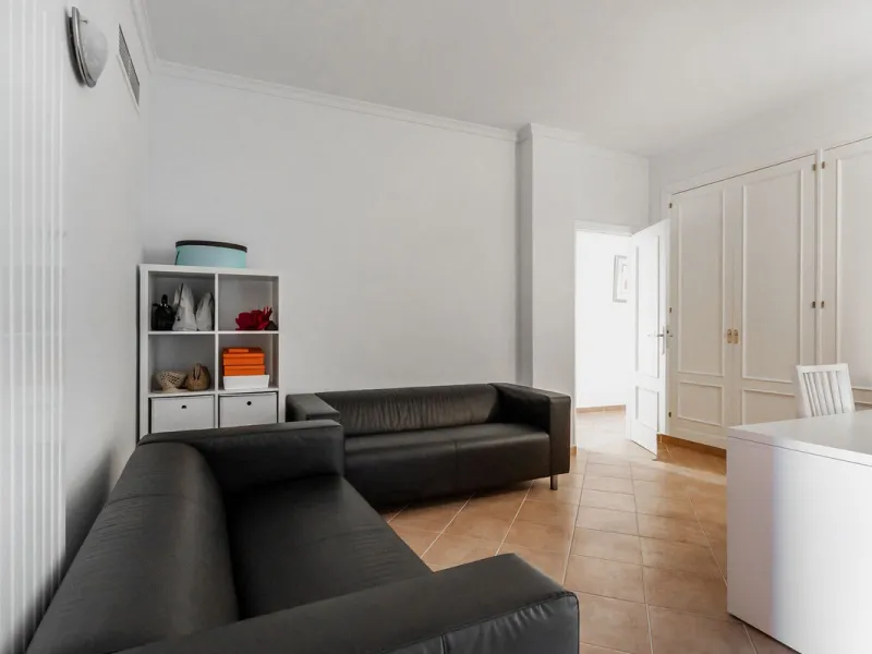 Las Buganvillas — это уютный жилой комплекс в самом сердце урбанизации La Mairena. Окружённый природой и с захватывающими видами, этот апартамент станет отличным выбором для тех, кто ищет тишину и спокойствие