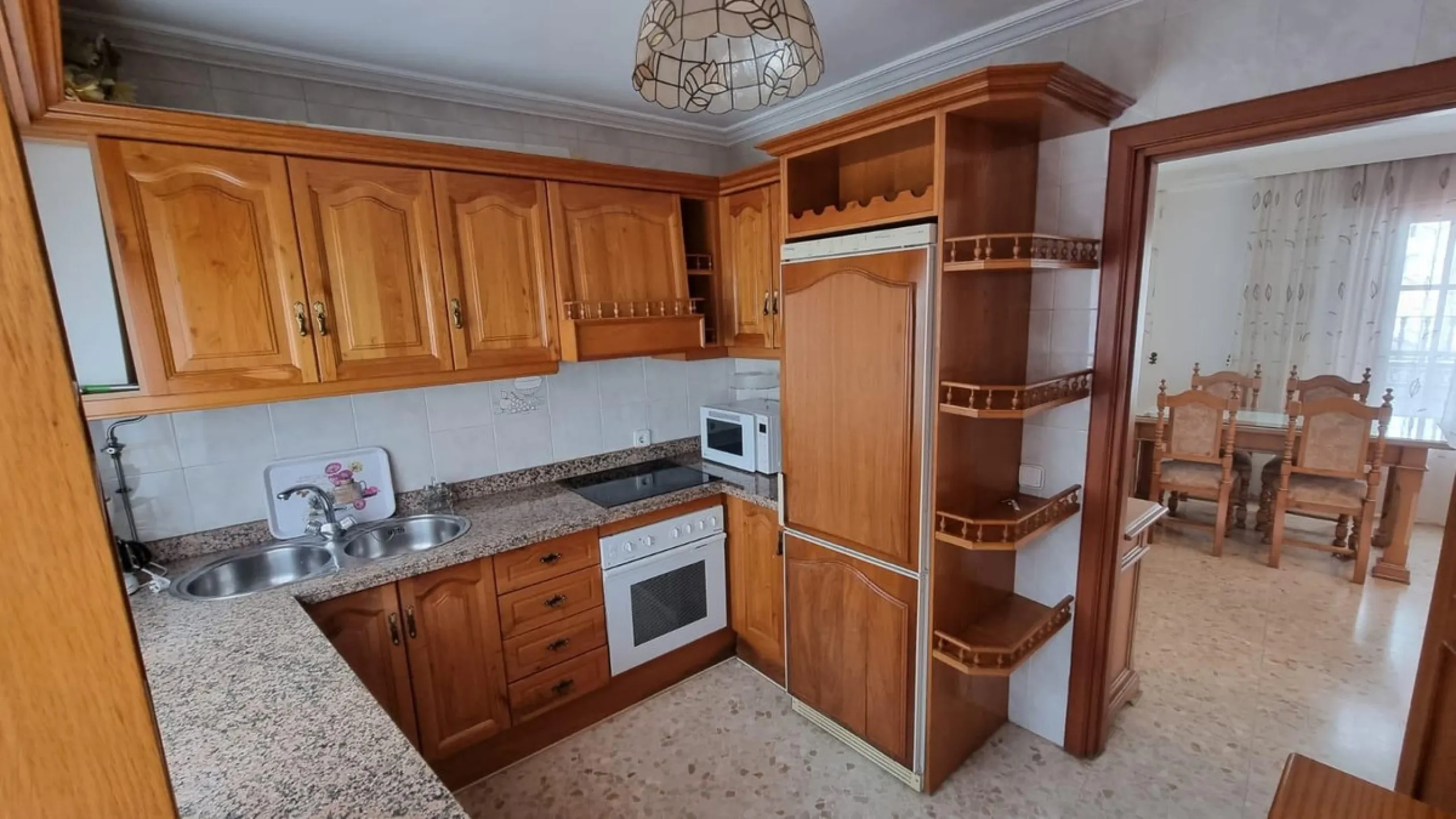 Great property in the centre of Estepona very close to the beach, town hall and shopping area. very convenient to walk to all places