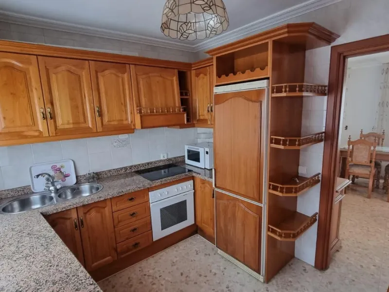 Great property in the centre of Estepona very close to the beach, town hall and shopping area. very convenient to walk to all places