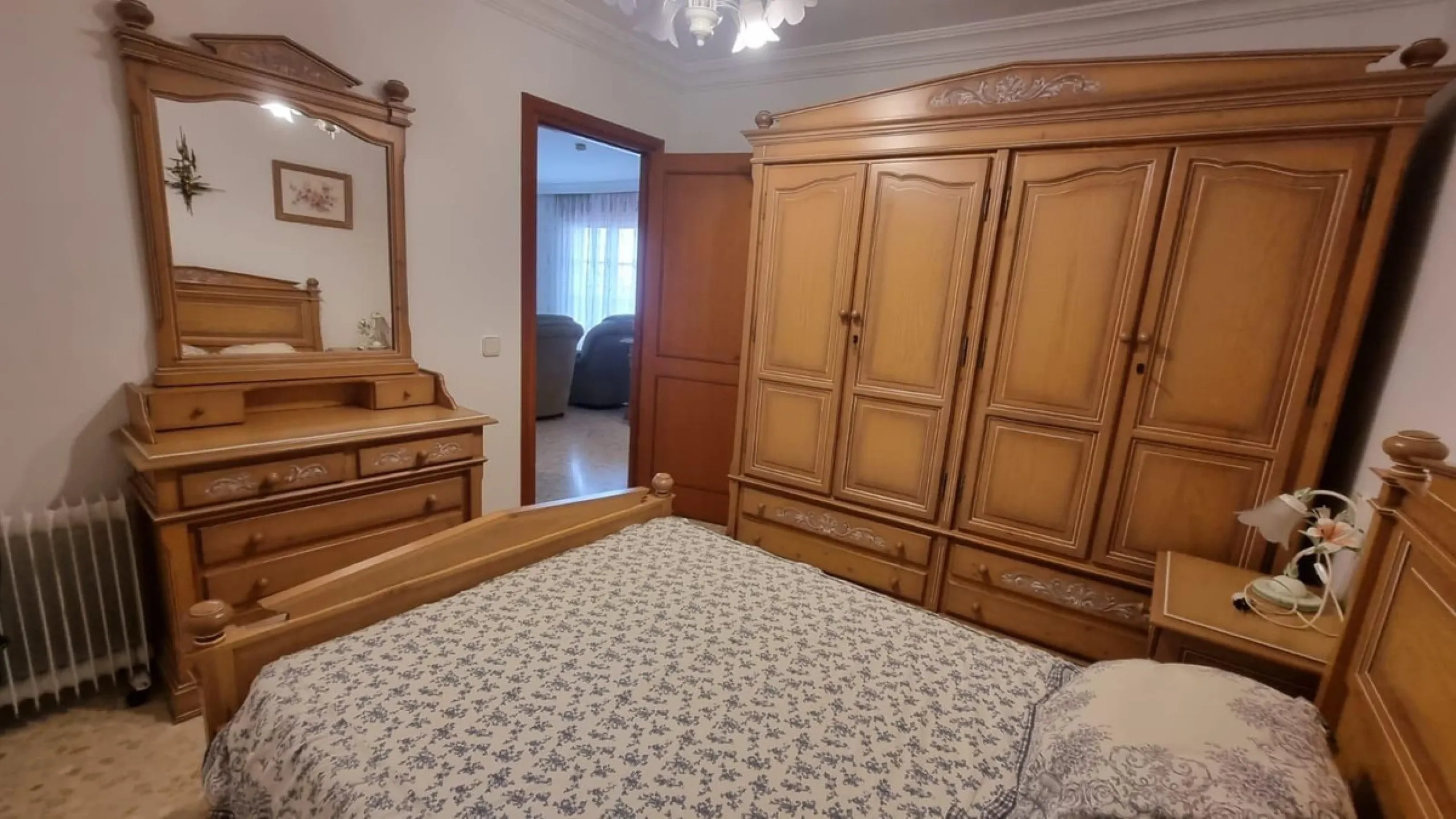 Great property in the centre of Estepona very close to the beach, town hall and shopping area. very convenient to walk to all places