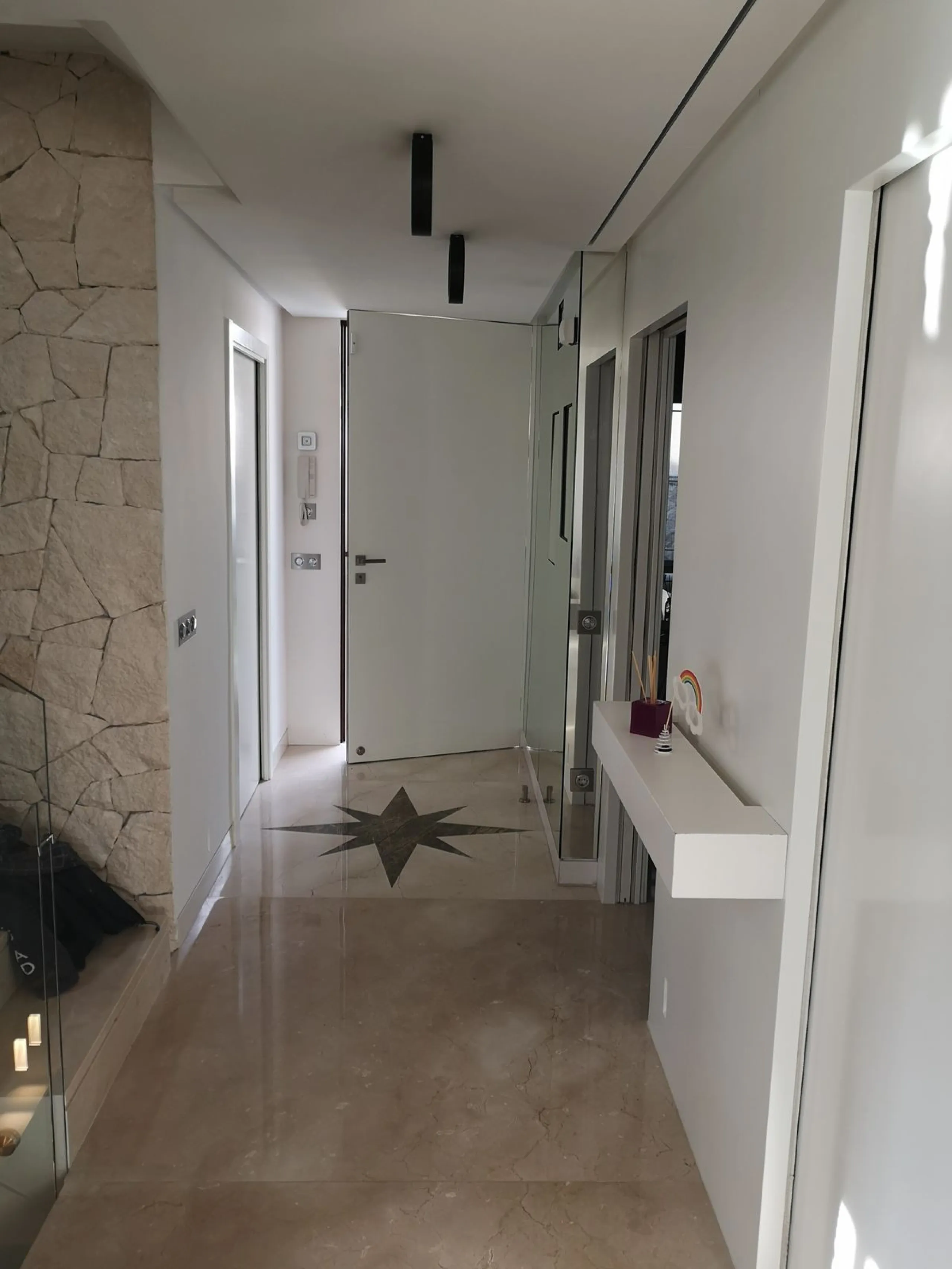 House - Semi-Detached House в продаже в Estepona, Málaga. В доме 4 спален и 3 ванных комнат. Площадь дома 181 м²