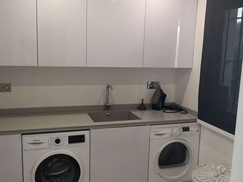 House - Semi-Detached House в продаже в Estepona, Málaga. В доме 4 спален и 3 ванных комнат. Площадь дома 181 м²