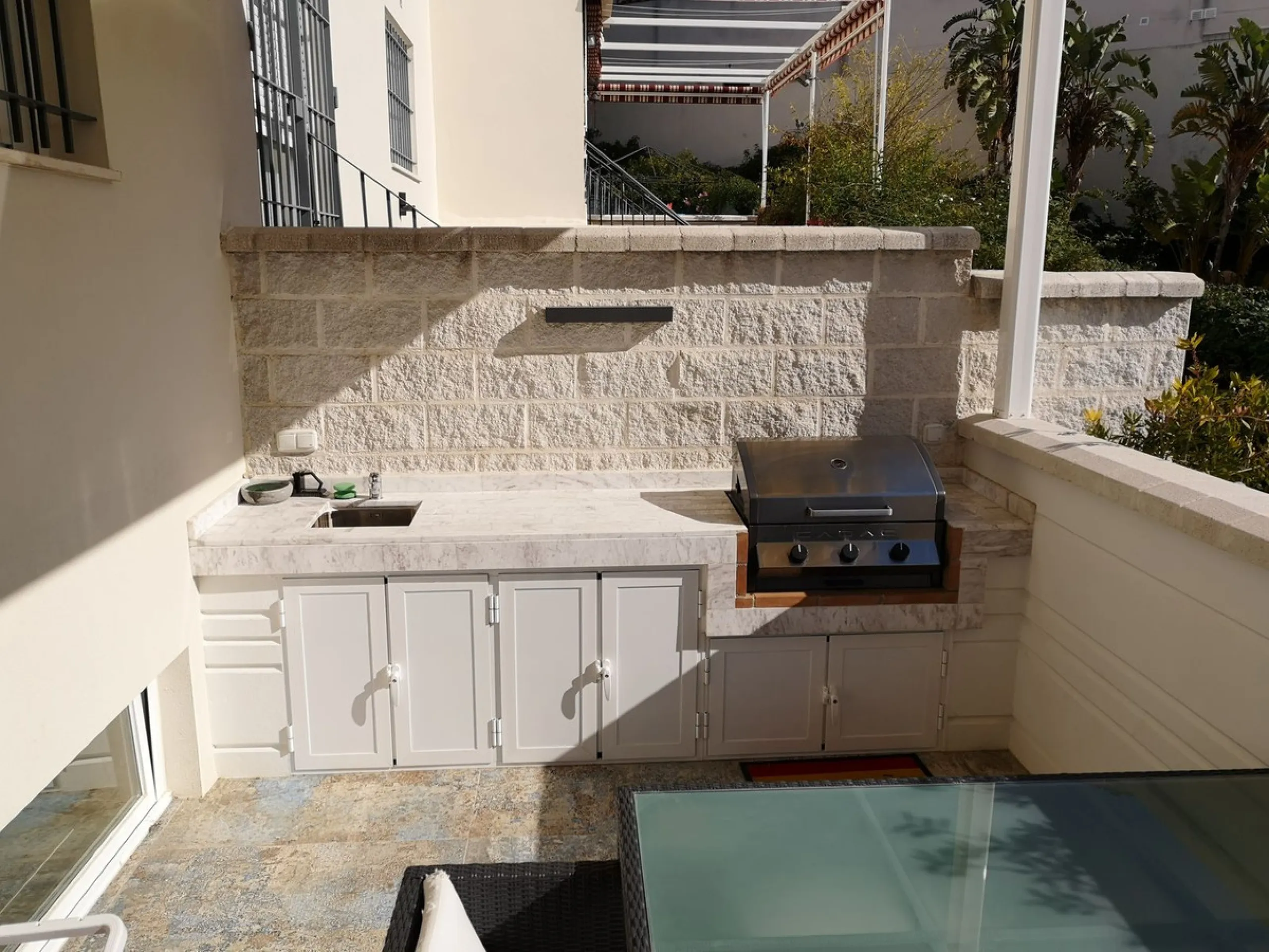 House - Semi-Detached House в продаже в Estepona, Málaga. В доме 4 спален и 3 ванных комнат. Площадь дома 181 м²