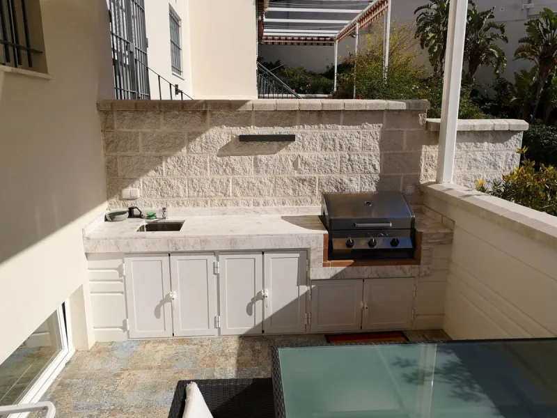 House - Semi-Detached House в продаже в Estepona, Málaga. В доме 4 спален и 3 ванных комнат. Площадь дома 181 м²
