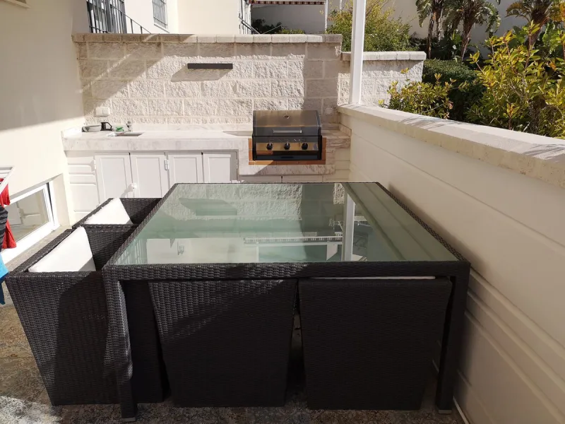 House - Semi-Detached House в продаже в Estepona, Málaga. В доме 4 спален и 3 ванных комнат. Площадь дома 181 м²