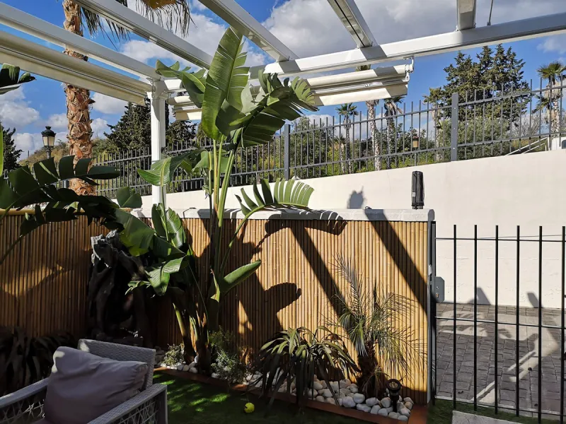 House - Semi-Detached House в продаже в Estepona, Málaga. В доме 4 спален и 3 ванных комнат. Площадь дома 181 м²