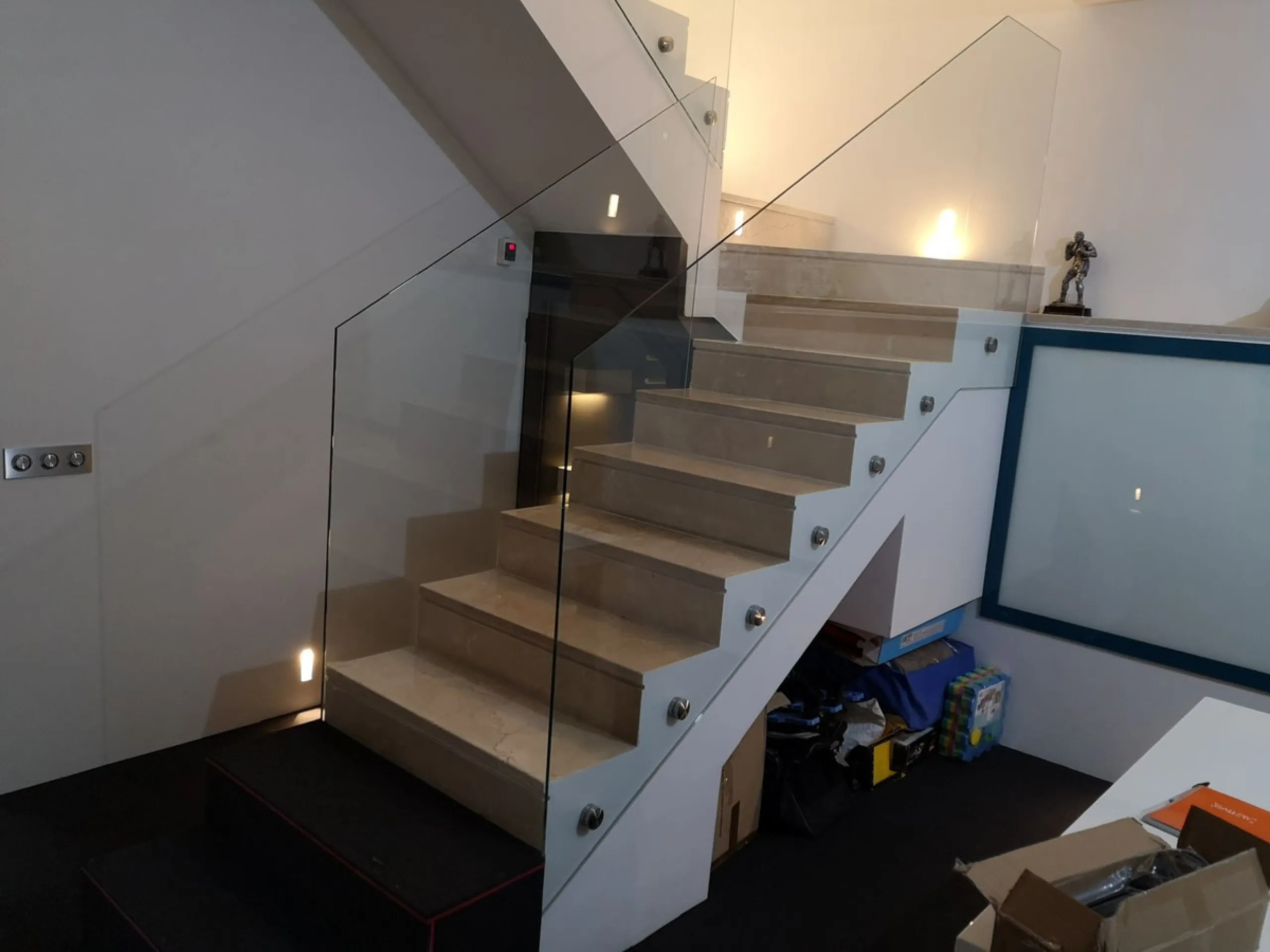 House - Semi-Detached House в продаже в Estepona, Málaga. В доме 4 спален и 3 ванных комнат. Площадь дома 181 м²