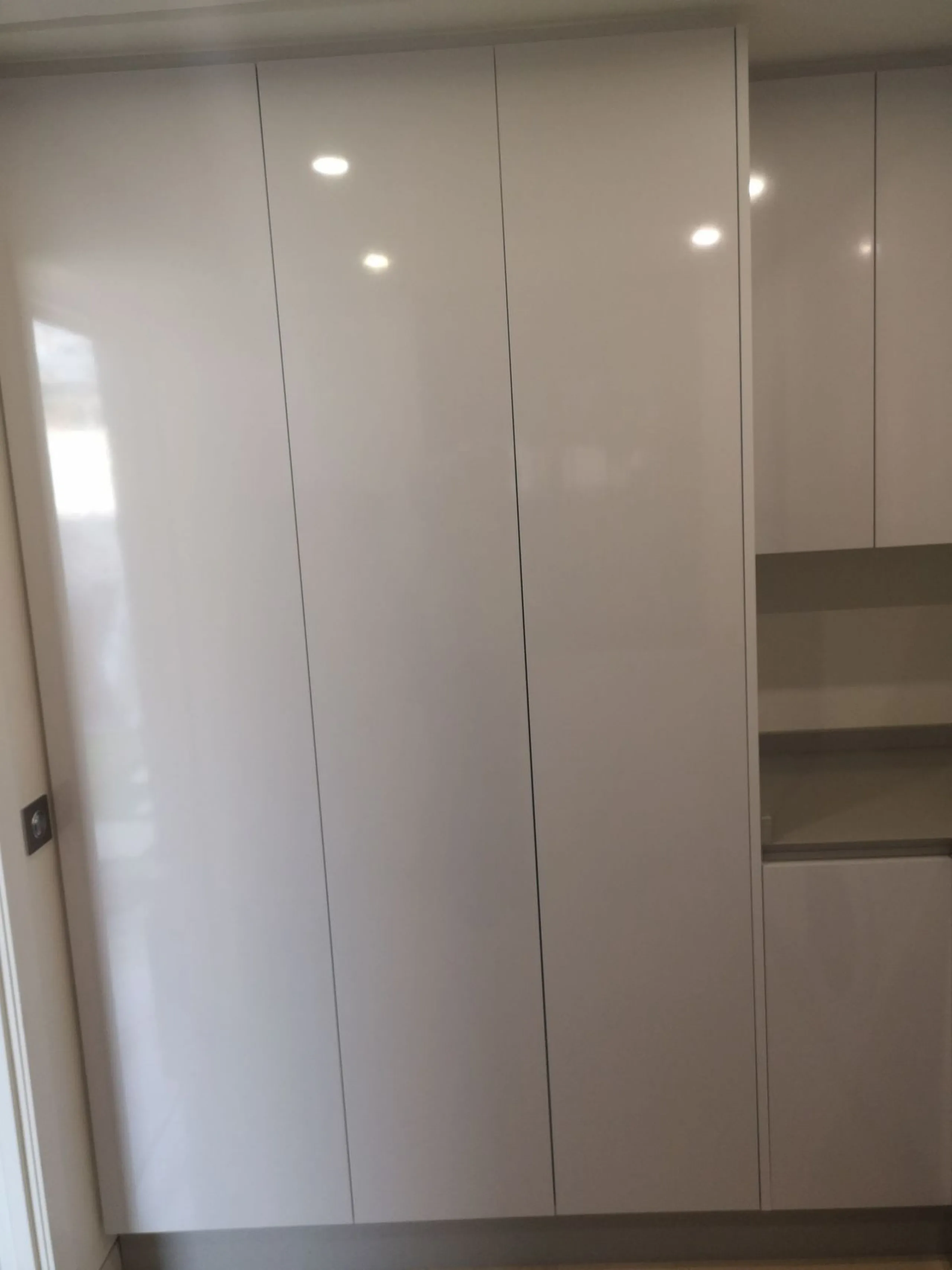 House - Semi-Detached House в продаже в Estepona, Málaga. В доме 4 спален и 3 ванных комнат. Площадь дома 181 м²