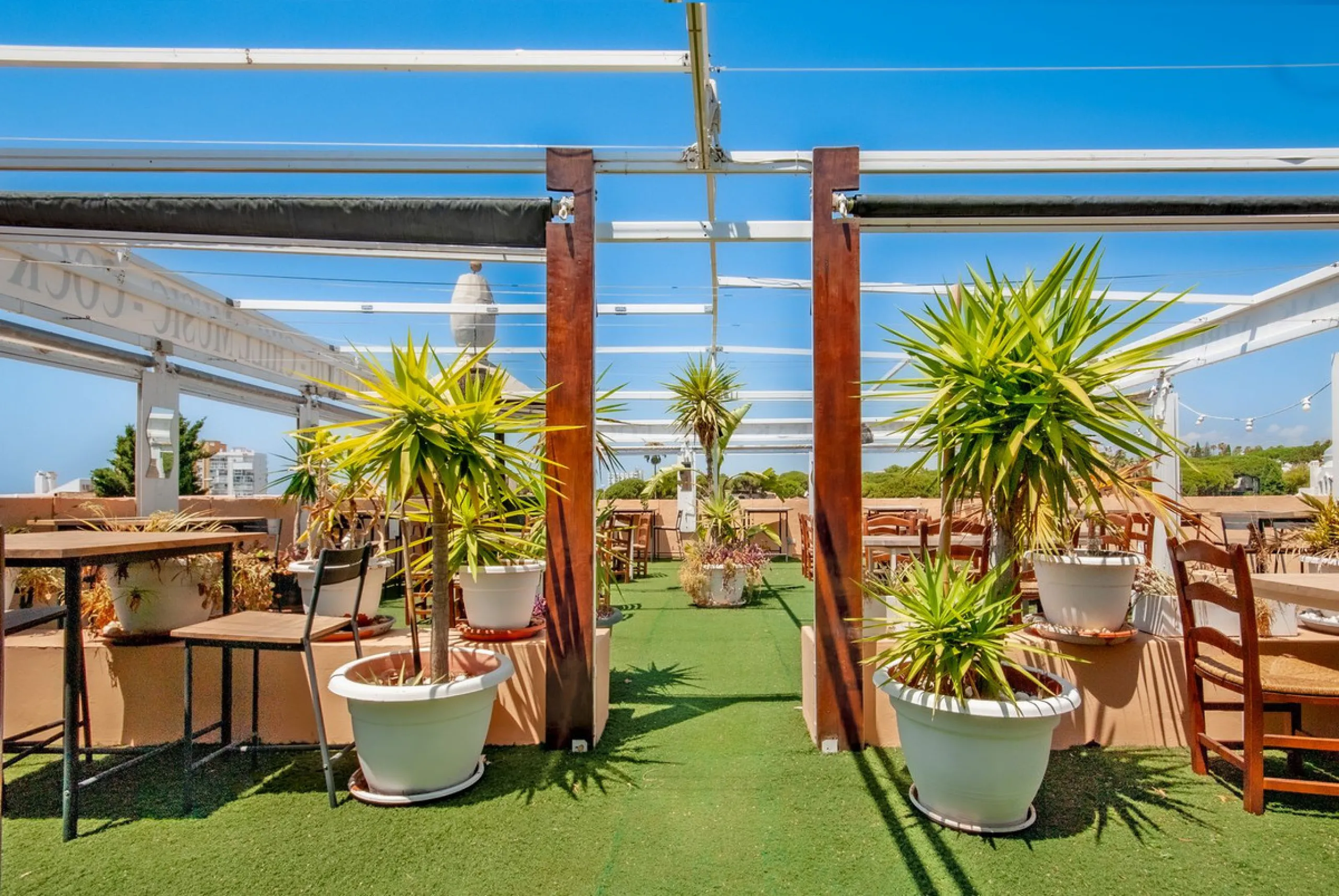 Fantastic Restaurant for Sale with Panoramic Views in a Sought-After Area