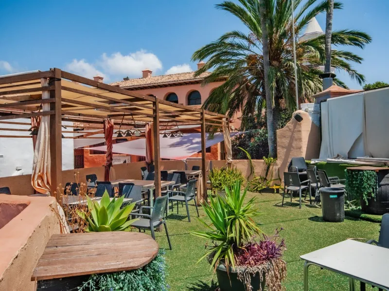 Fantastic Restaurant for Sale with Panoramic Views in a Sought-After Area