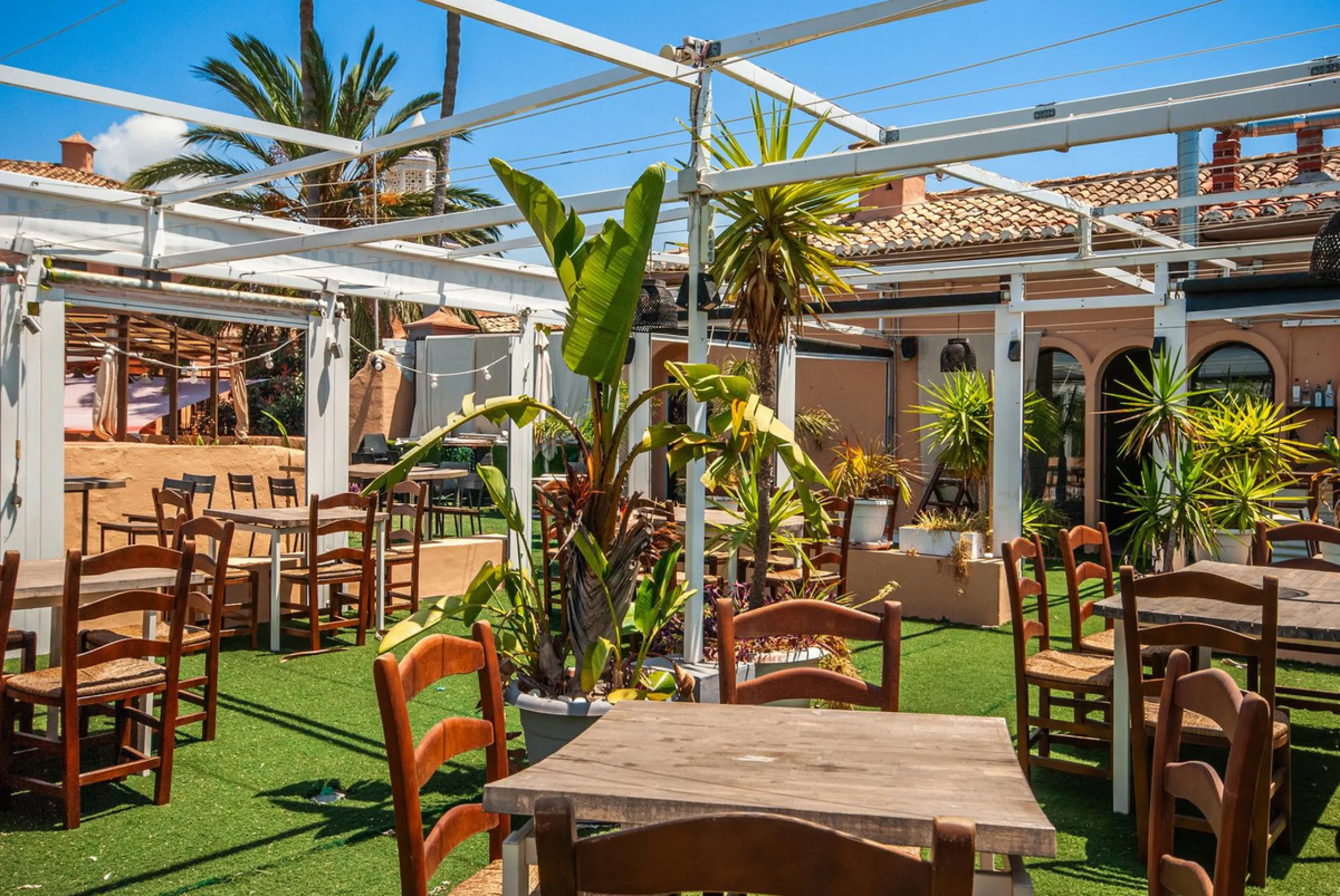 Fantastic Restaurant for Sale with Panoramic Views in a Sought-After Area