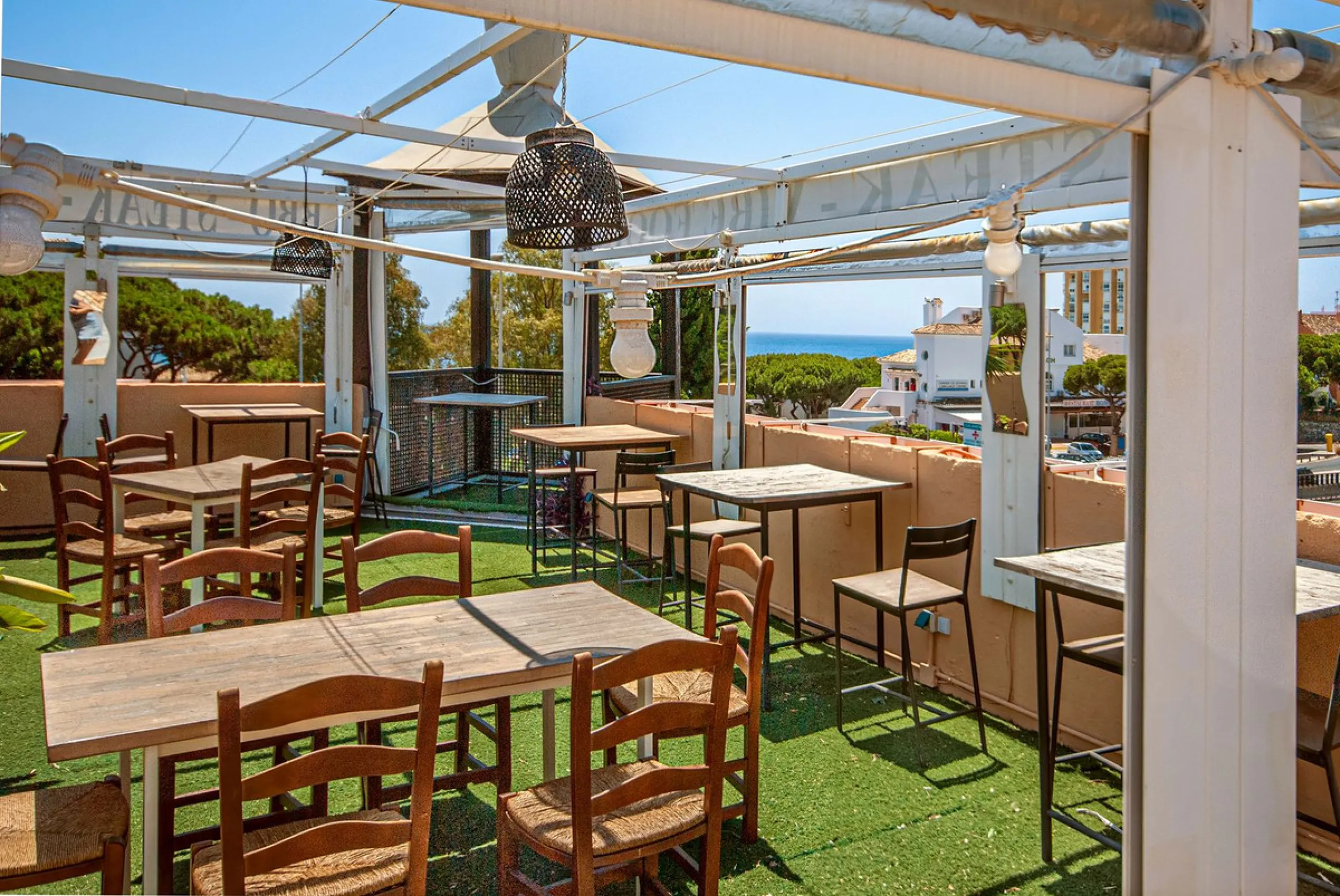 Fantastic Restaurant for Sale with Panoramic Views in a Sought-After Area