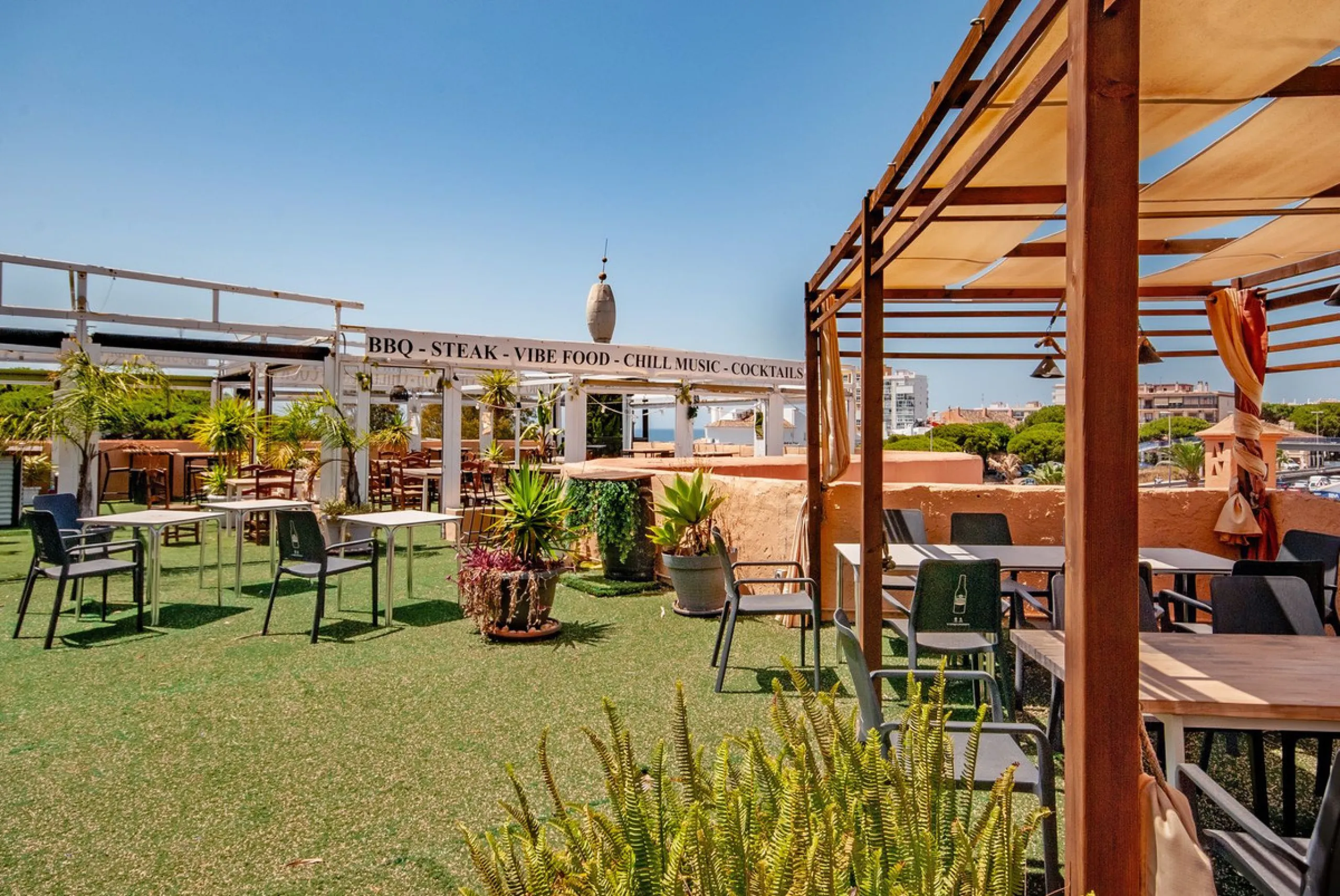 Fantastic Restaurant for Sale with Panoramic Views in a Sought-After Area