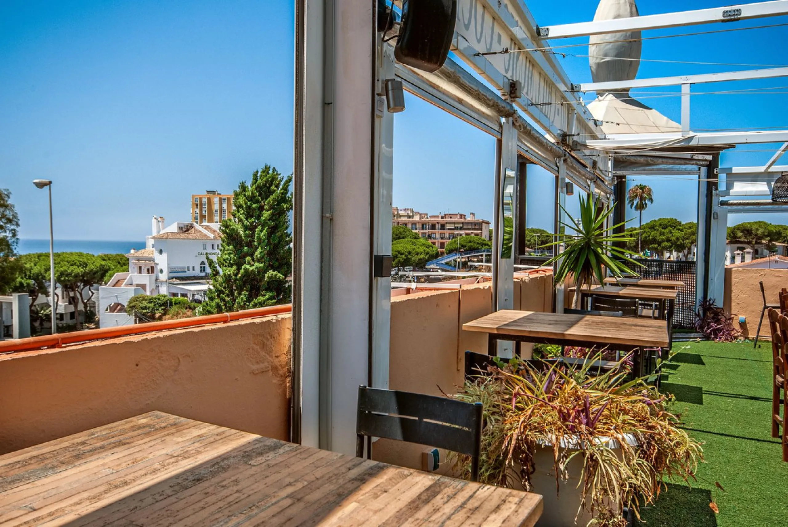 Fantastic Restaurant for Sale with Panoramic Views in a Sought-After Area