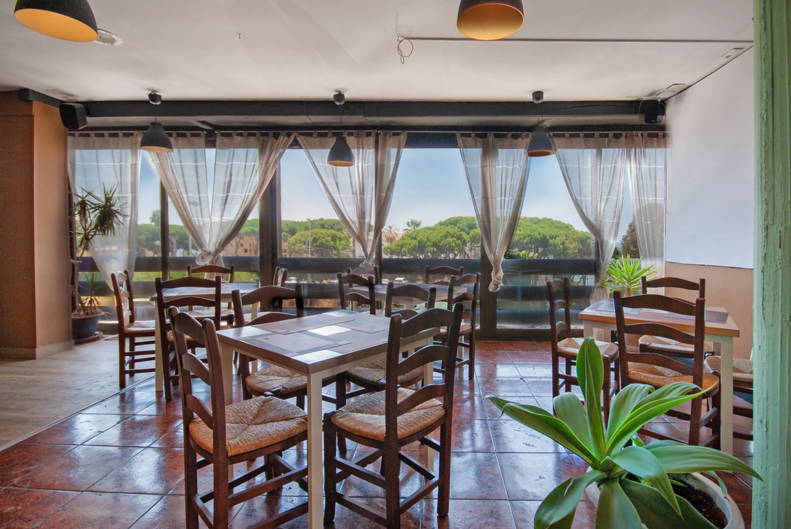 Fantastic Restaurant for Sale with Panoramic Views in a Sought-After Area