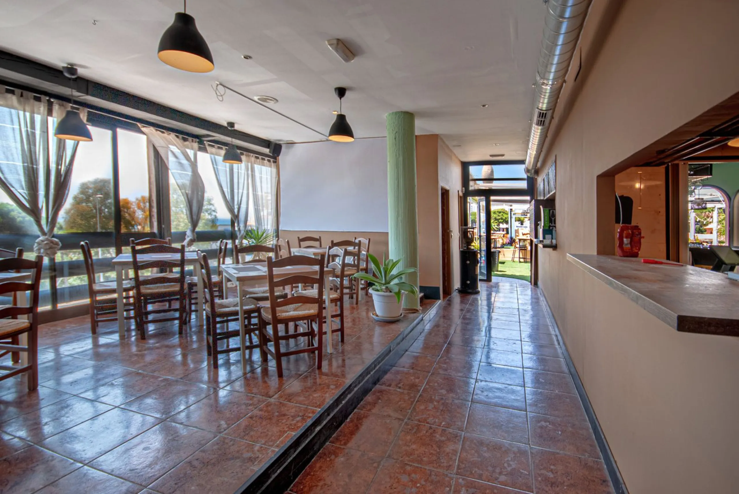 Fantastic Restaurant for Sale with Panoramic Views in a Sought-After Area