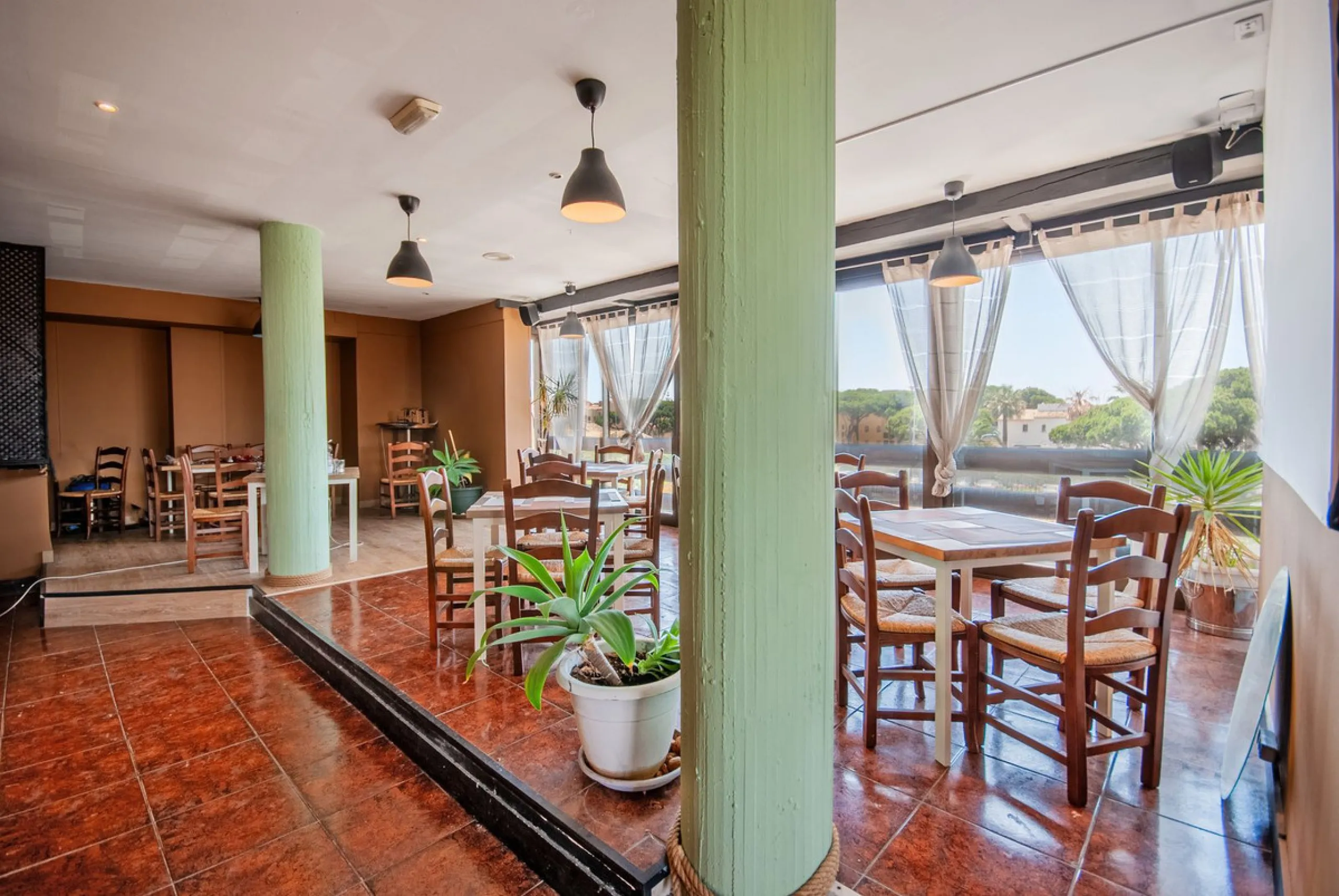 Fantastic Restaurant for Sale with Panoramic Views in a Sought-After Area