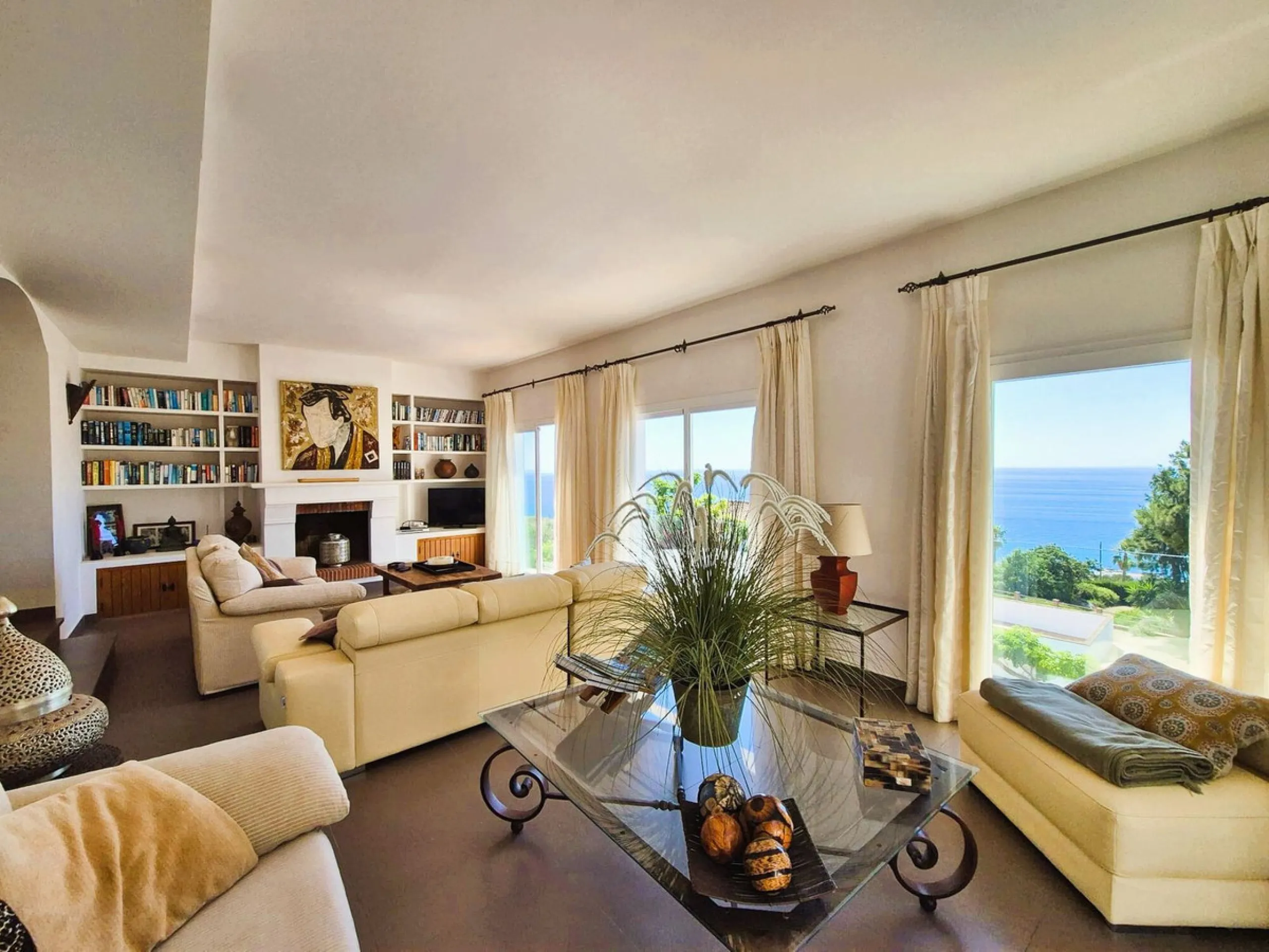 Classical Villa with Stunning Sea Views in La Paloma, Manilva